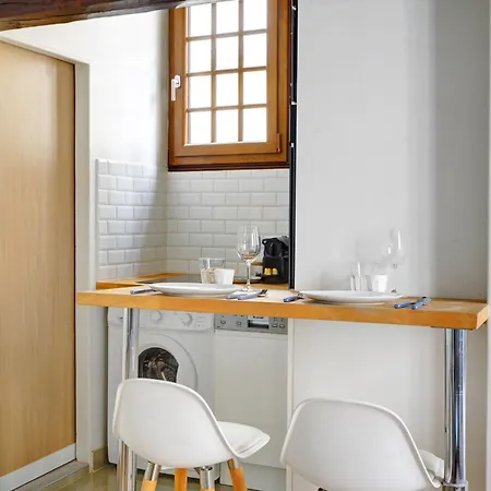 Luminous Flat In Le Marais 아파트 *